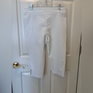 JM Collection Petite large White Capri Pants Women's, EUC